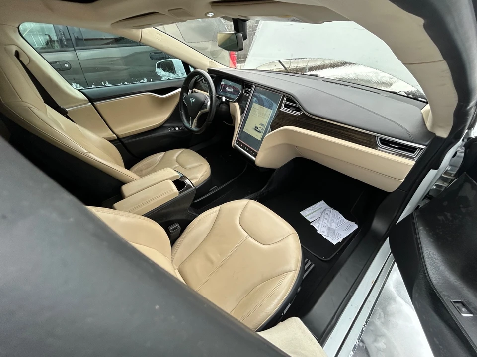 2014 Tesla Model S - Image 9 of 18