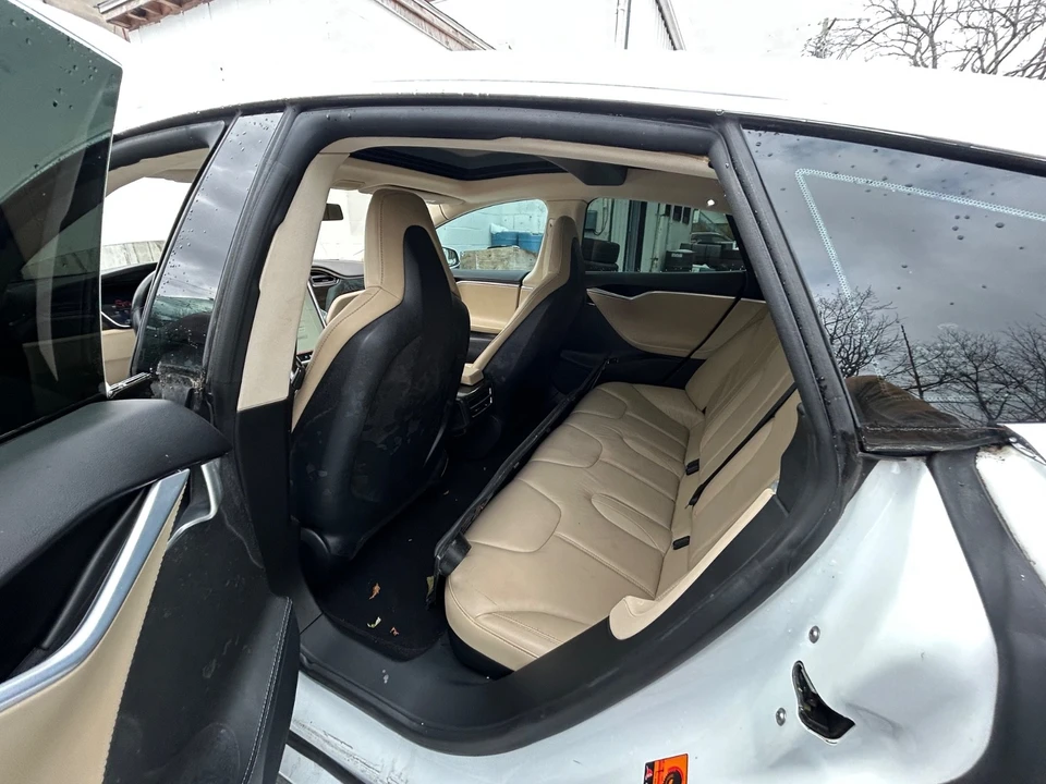 2014 Tesla Model S - Image 13 of 18