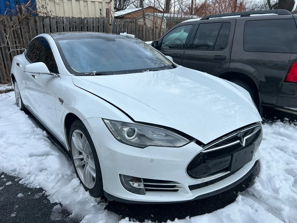 2014 Tesla Model S - Image 2 of 18