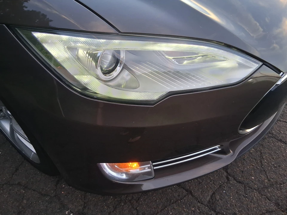 2014 Tesla Model S - Image 26 of 31