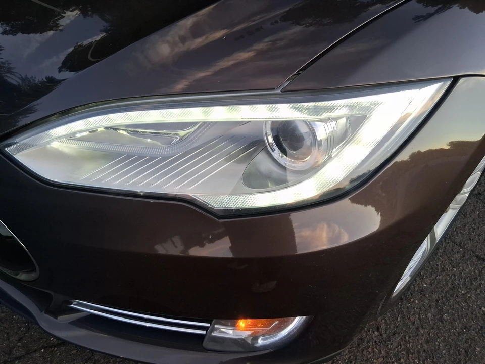 2014 Tesla Model S - Image 29 of 31