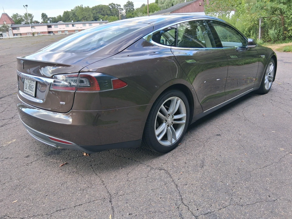 2014 Tesla Model S - Image 18 of 31