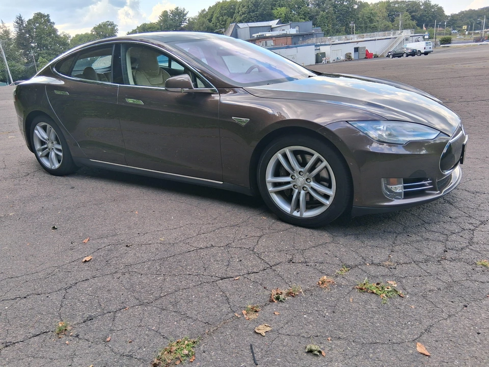 2014 Tesla Model S - Image 19 of 31