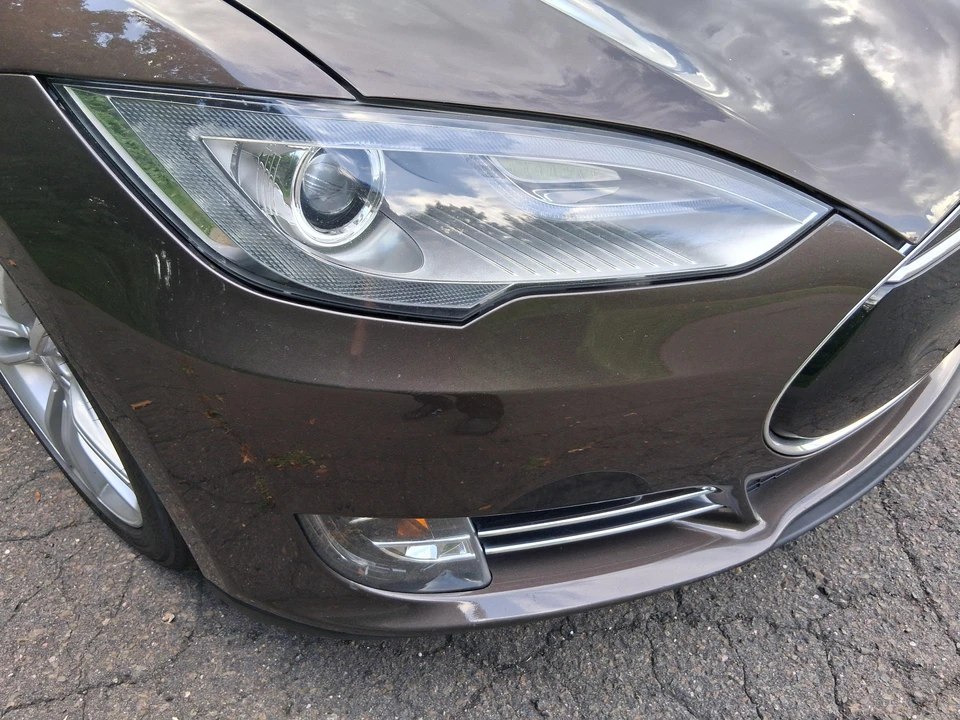 2014 Tesla Model S - Image 25 of 31