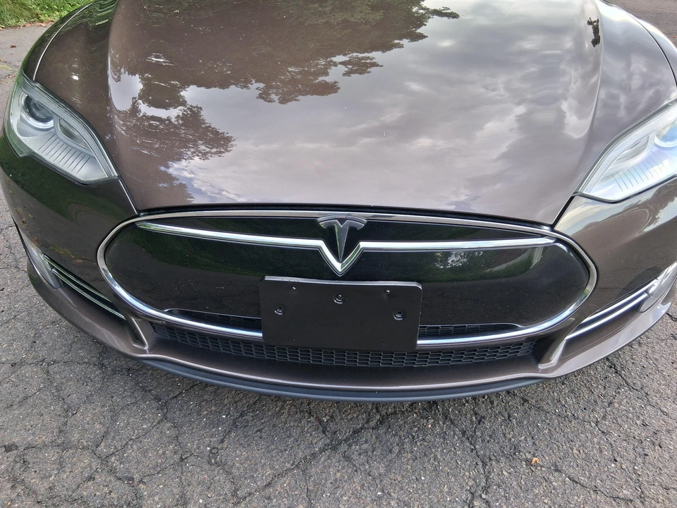 2014 Tesla Model S - Image 27 of 31