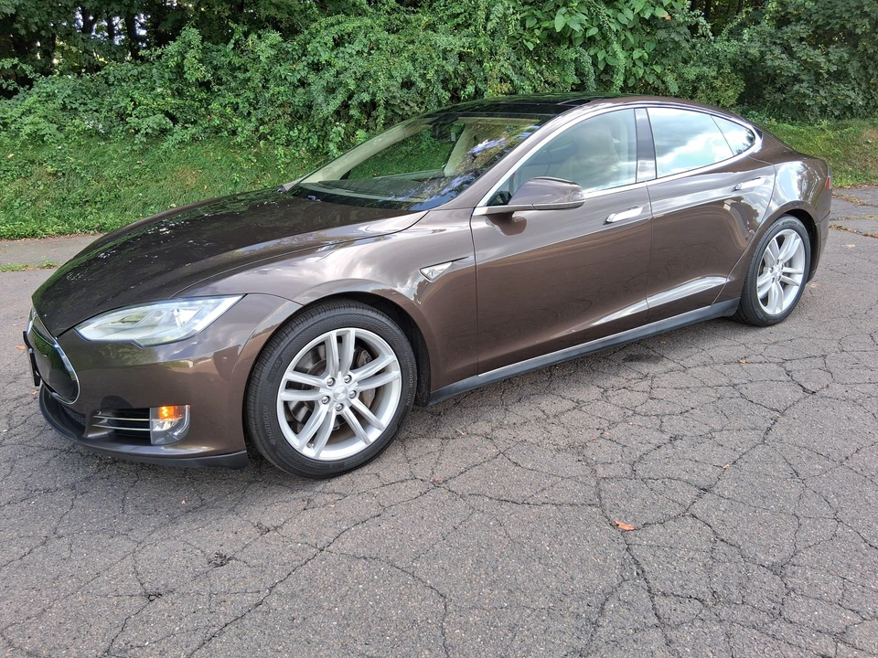 2014 Tesla Model S - Image 7 of 31