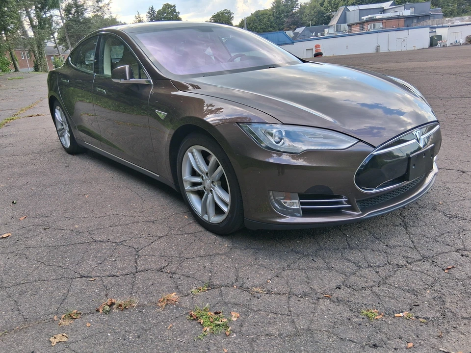 2014 Tesla Model S - Image 21 of 31