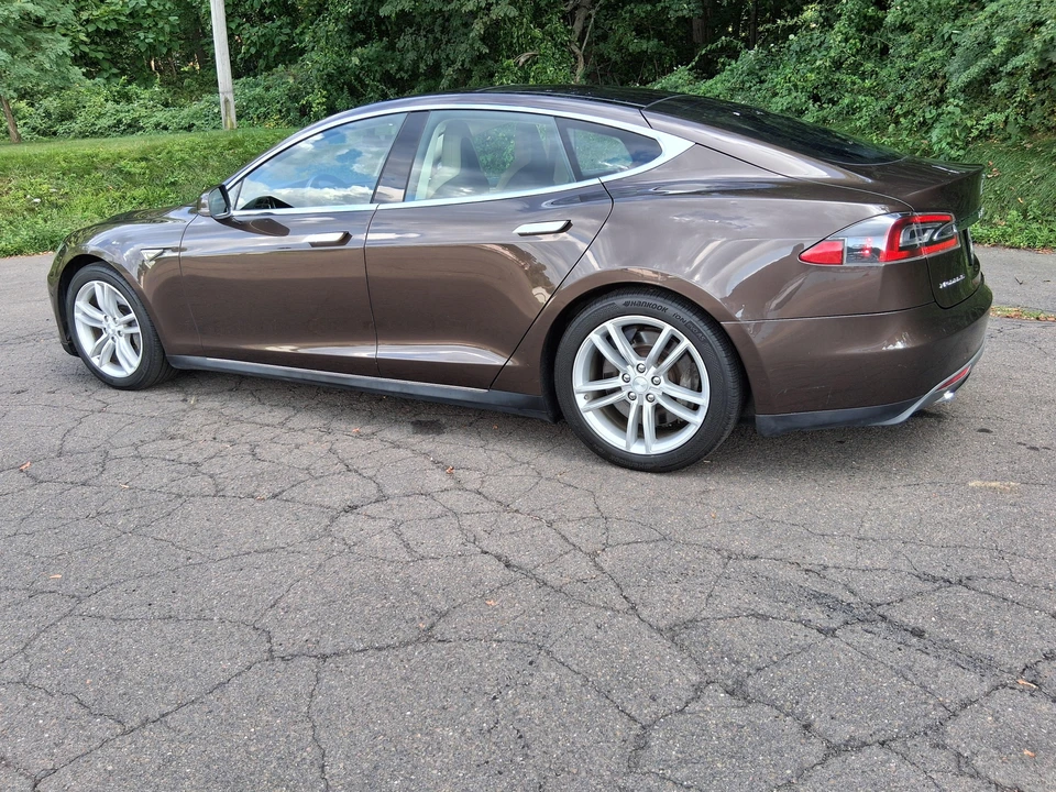 2014 Tesla Model S - Image 10 of 31
