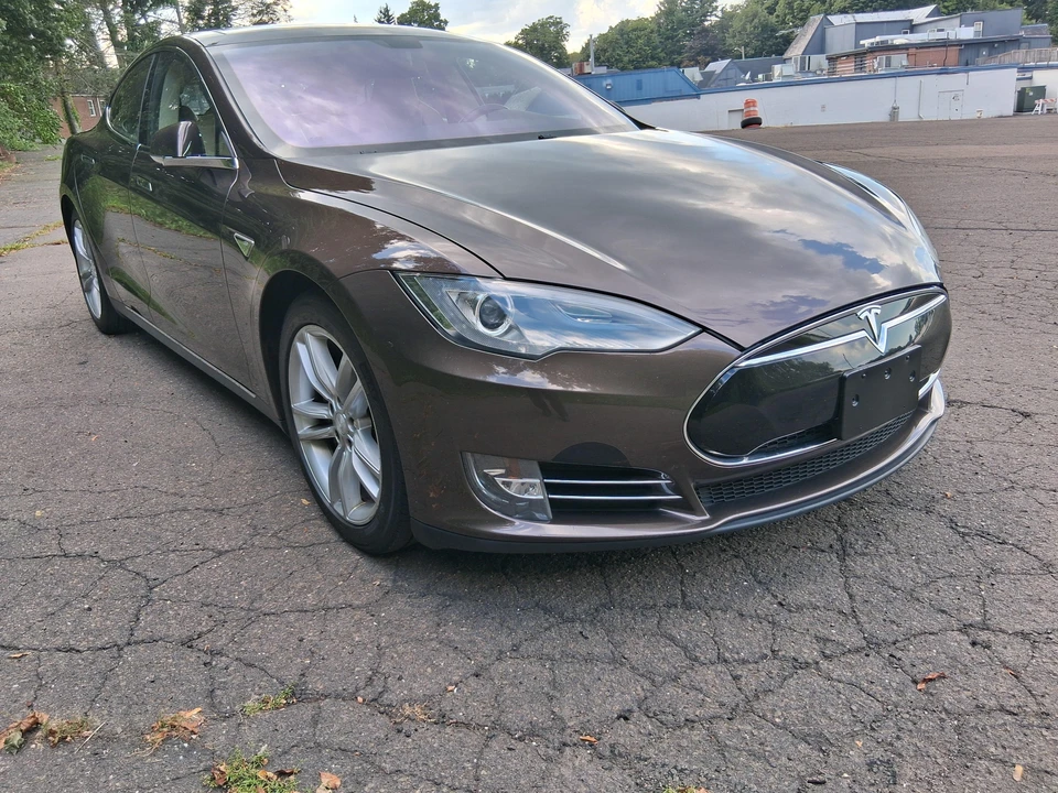 2014 Tesla Model S - Image 22 of 31
