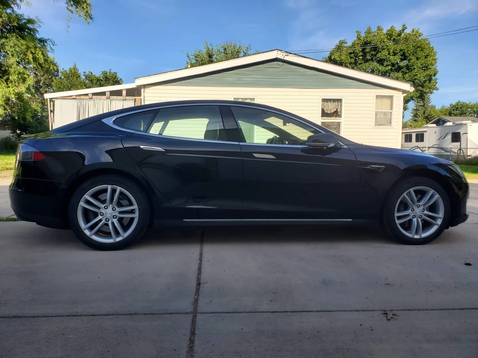 2014 Tesla Model S - Image 11 of 31