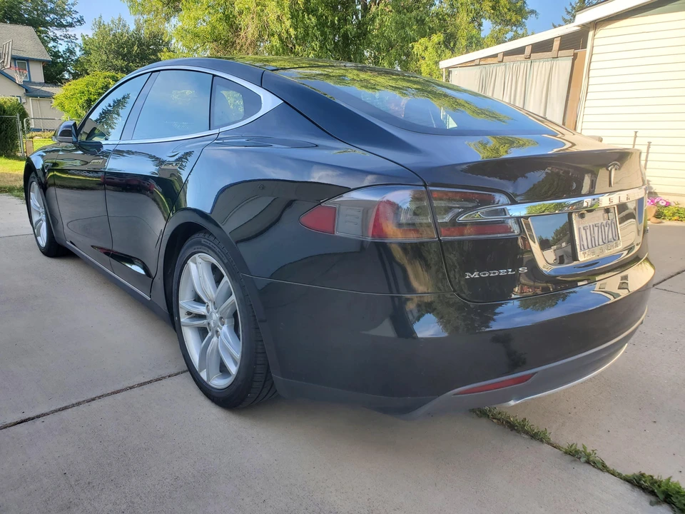 2014 Tesla Model S - Image 9 of 31