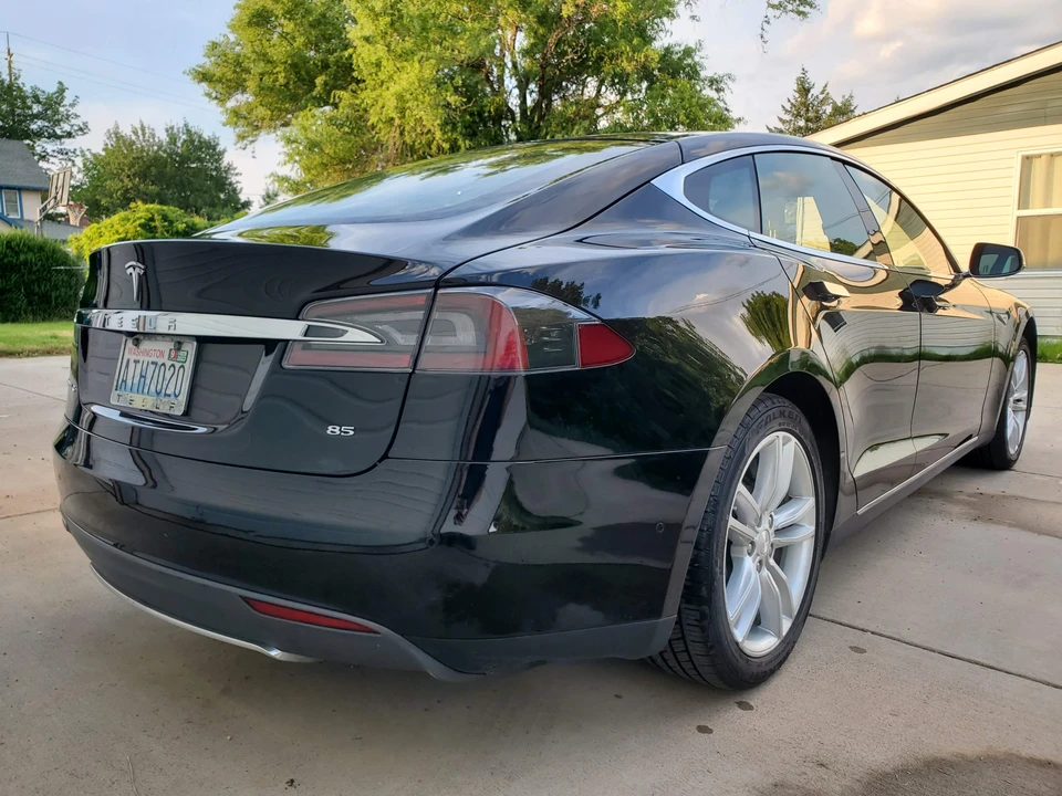 2014 Tesla Model S - Image 10 of 31