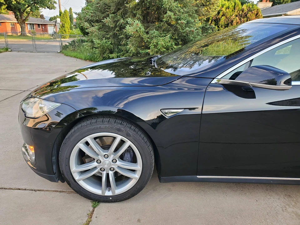 2014 Tesla Model S - Image 16 of 31