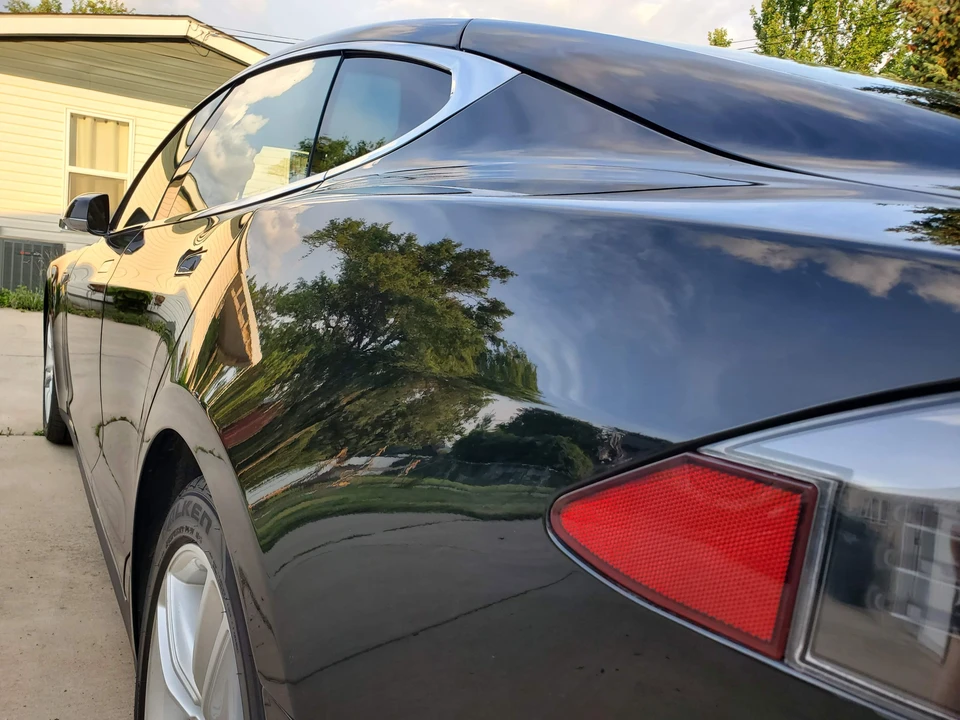 2014 Tesla Model S - Image 21 of 31