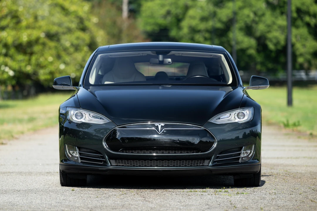 2014 Tesla Model S - Image 2 of 31
