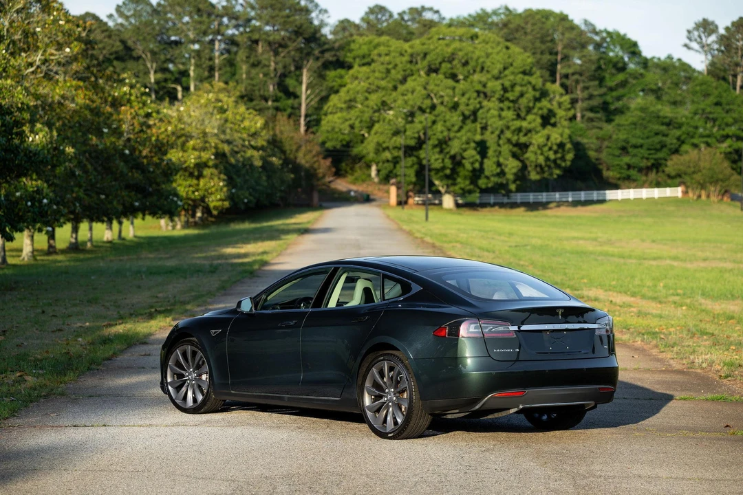 2014 Tesla Model S - Image 17 of 31