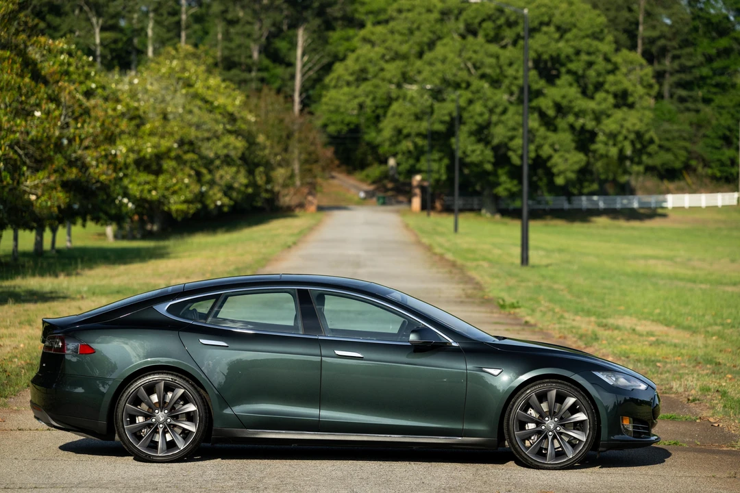 2014 Tesla Model S - Image 25 of 31