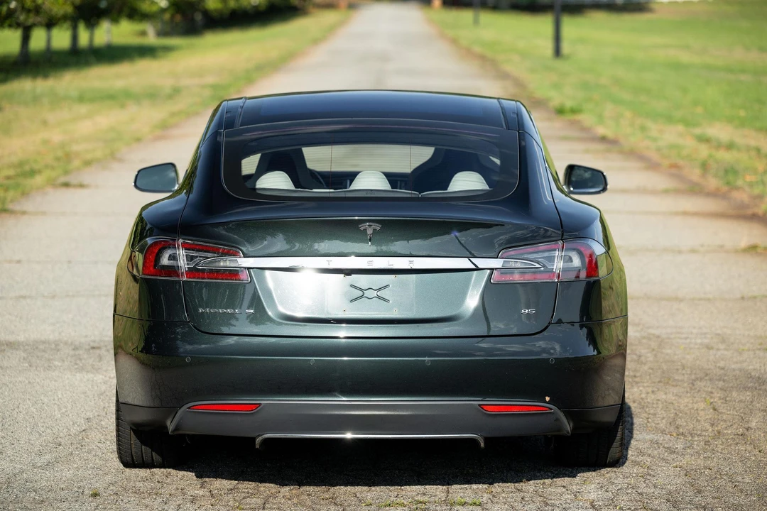 2014 Tesla Model S - Image 20 of 31