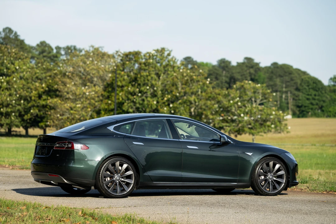 2014 Tesla Model S - Image 24 of 31
