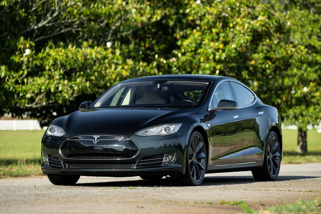 2014 Tesla Model S - Image 8 of 31