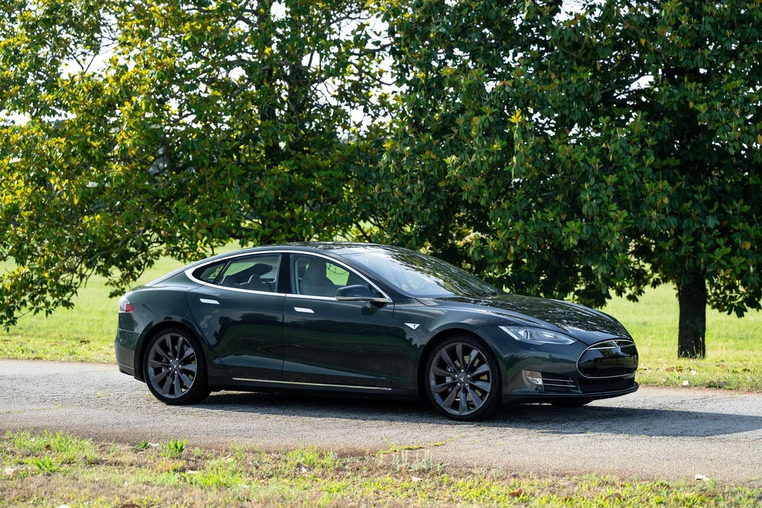 2014 Tesla Model S - Image 28 of 31