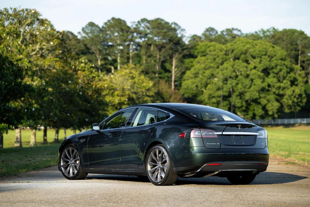 2014 Tesla Model S - Image 18 of 31