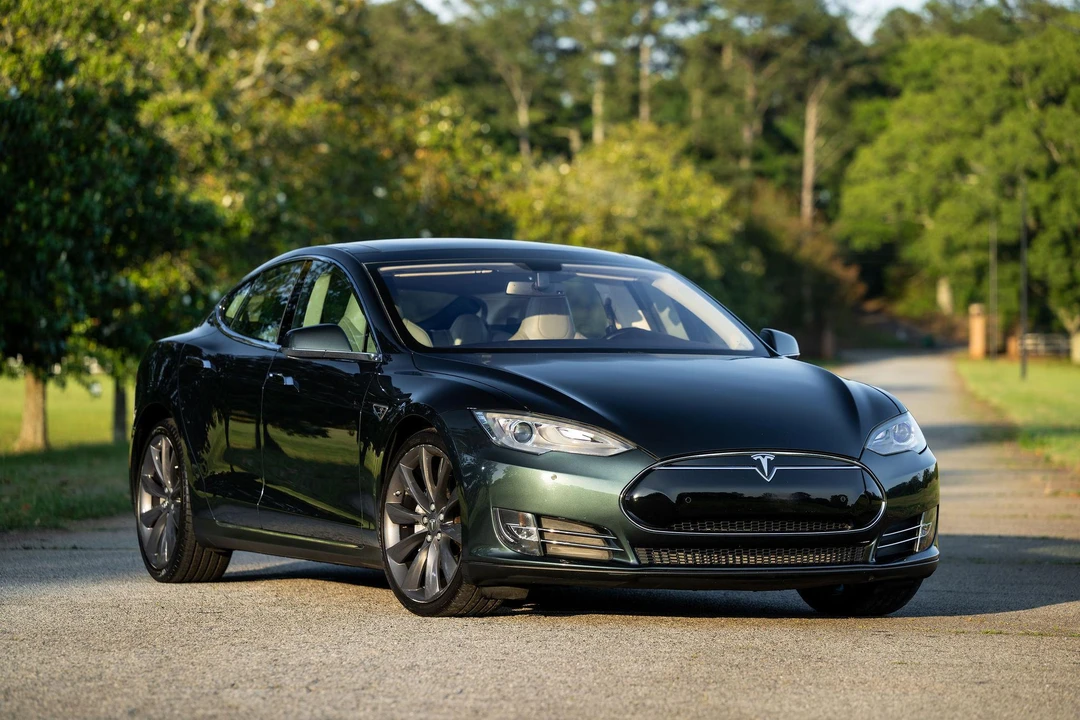 2014 Tesla Model S - Image 29 of 31