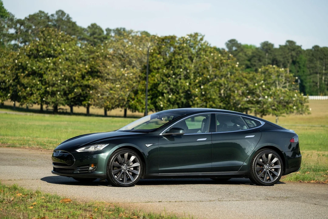 2014 Tesla Model S - Image 12 of 31