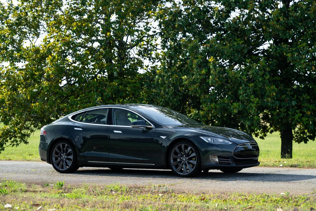 2014 Tesla Model S - Image 27 of 31