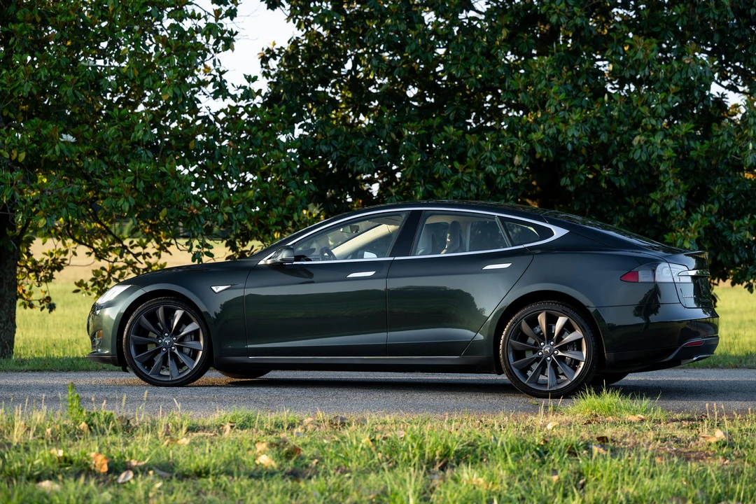 2014 Tesla Model S - Image 15 of 31
