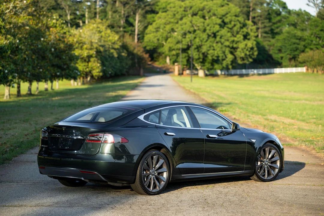 2014 Tesla Model S - Image 21 of 31