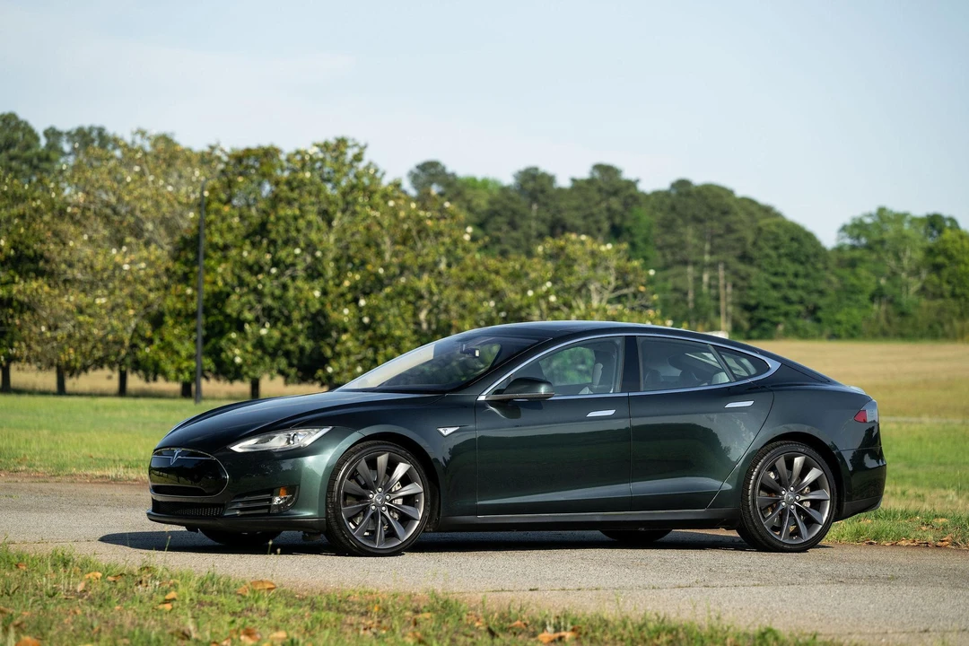 2014 Tesla Model S - Image 11 of 31