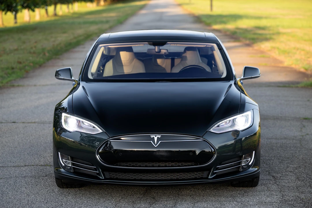 2014 Tesla Model S - Image 7 of 31