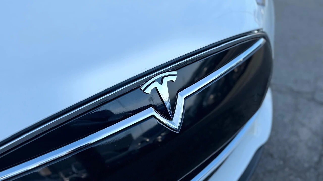 2014 Tesla Model S - Image 14 of 31