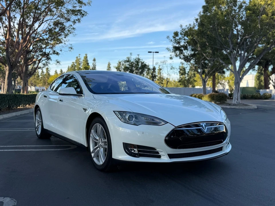 2014 Tesla Model S - Image 11 of 31