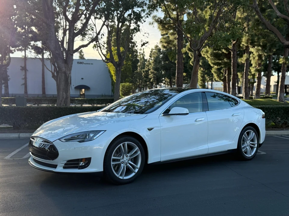 2014 Tesla Model S - Image 7 of 31