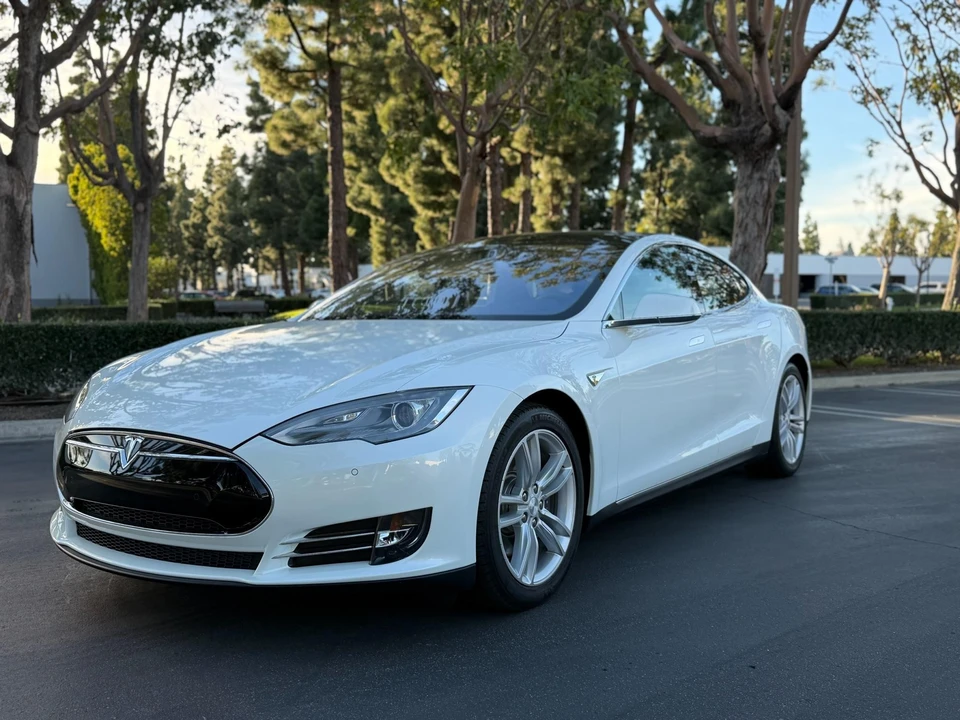 2014 Tesla Model S - Image 6 of 31