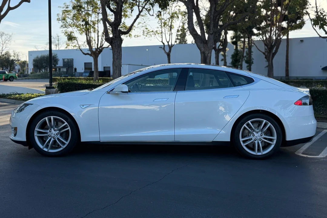 2014 Tesla Model S - Image 3 of 31