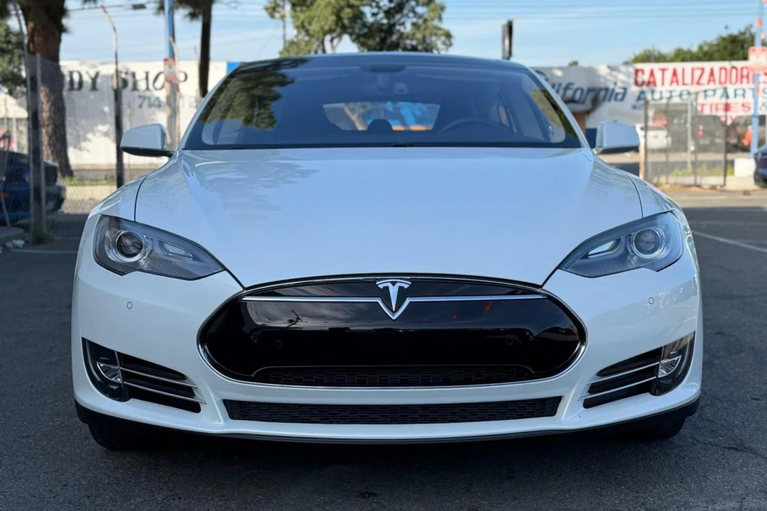 2014 Tesla Model S - Image 2 of 31