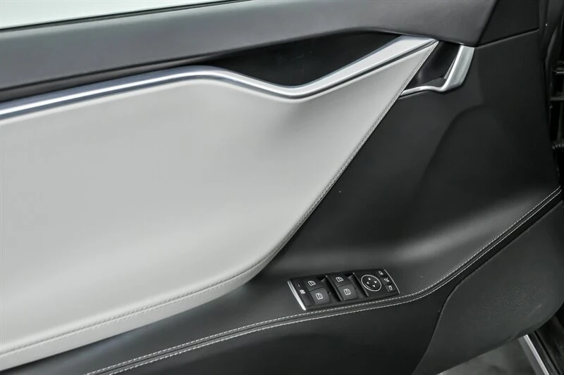 2014 Tesla Model S - Image 15 of 21