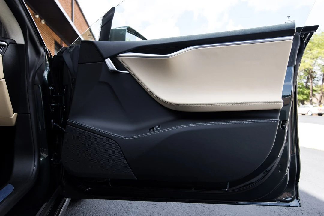 2014 Tesla Model S - Image 10 of 21