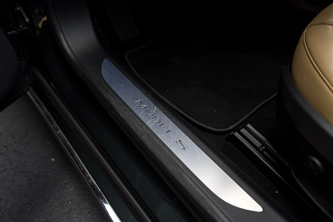 2014 Tesla Model S - Image 17 of 21