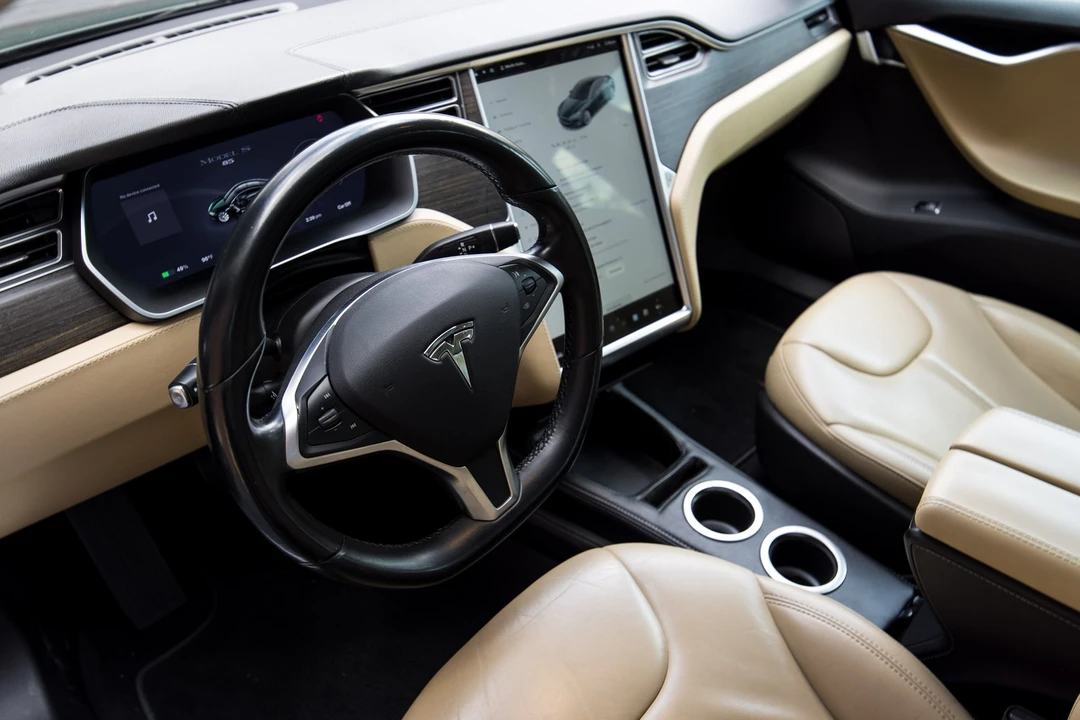 2014 Tesla Model S - Image 18 of 21
