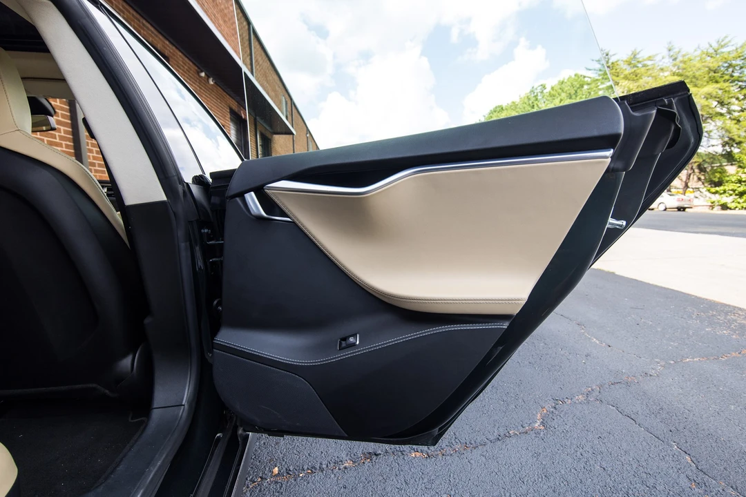 2014 Tesla Model S - Image 15 of 21