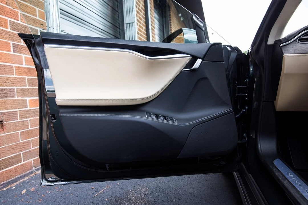 2014 Tesla Model S - Image 8 of 12