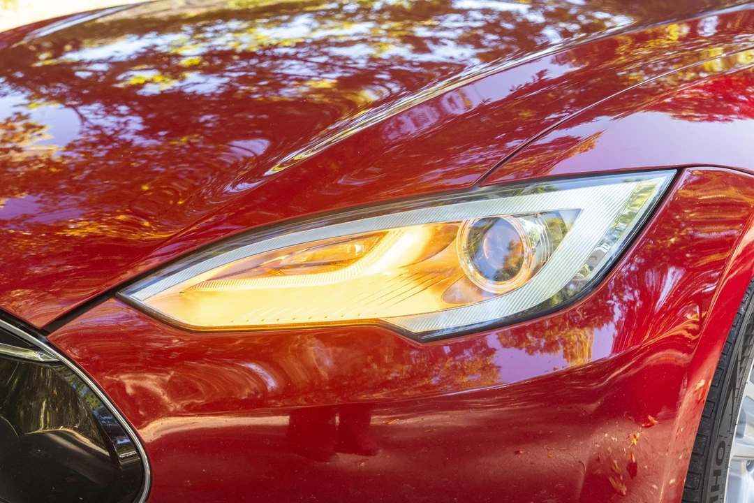 2014 Tesla Model S - Image 14 of 31