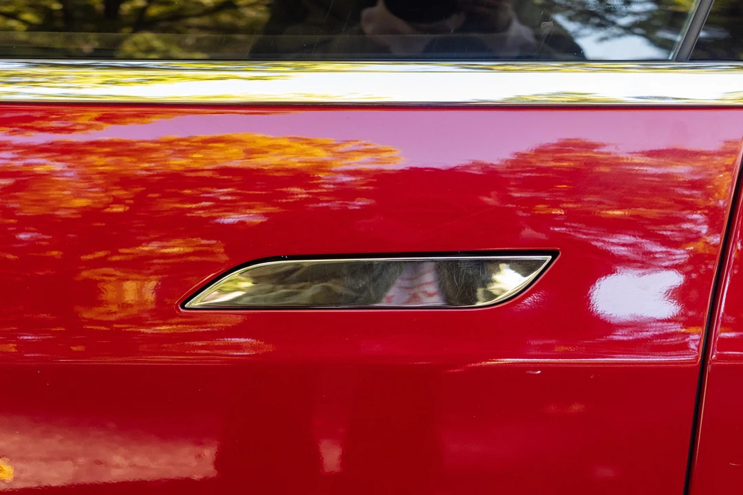 2014 Tesla Model S - Image 19 of 31