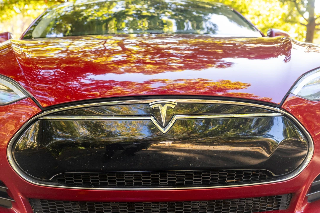 2014 Tesla Model S - Image 12 of 31