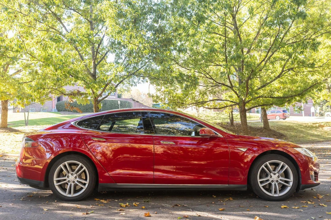 2014 Tesla Model S - Image 7 of 31