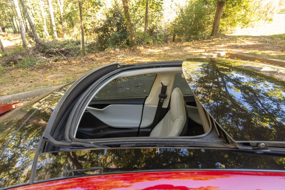 2014 Tesla Model S - Image 31 of 31